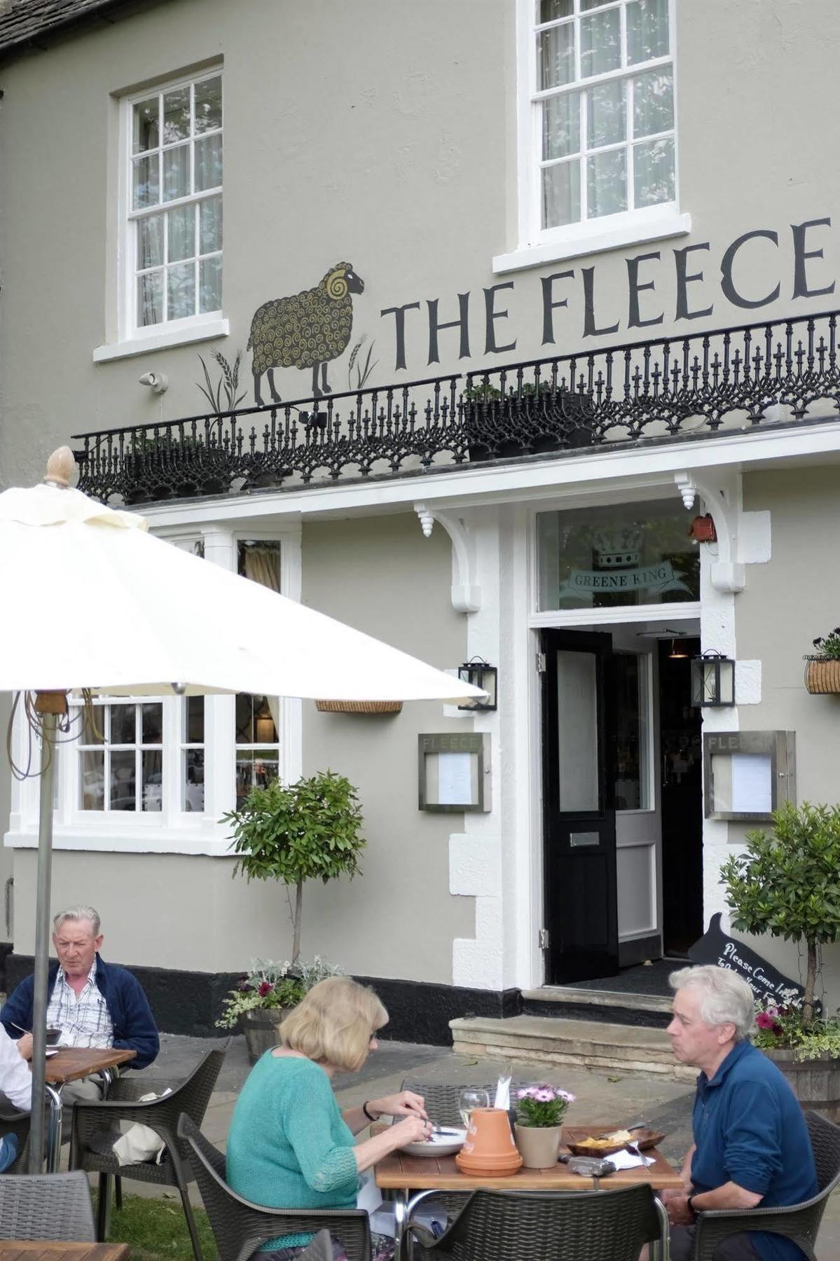 Готель The Fleece Вітні Екстер'єр фото